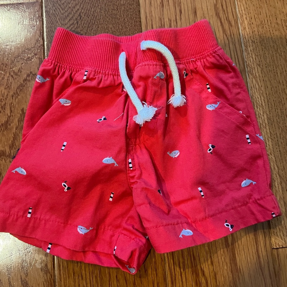 Carter’s size 6 months like new red draw string shorts with beach print - Picture 1 of 4